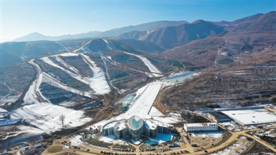 <p>　　俯瞰滑雪場。　本報記者　黨碩　攝</p>