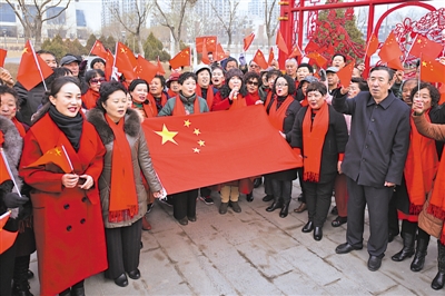 <p>　　2019年3月2日，銀川市寶湖公園，各族群眾一起歌唱《我和我的祖國》。（資料圖片）</p>