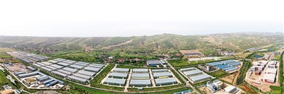 <p>　　隆德縣六盤山工業園區。隆德縣引進福建康業投資有限公司，2012年以來，先后投資5億元分期建設閩寧中小企業創業孵化園。　本報記者　黨碩　攝</p>