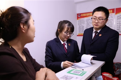 近日，利通區檢察院未成年人檢察部門檢察官對前期辦理的案件開展“回頭看”，實地檢驗辦案成效。本報通訊員 馬根 攝