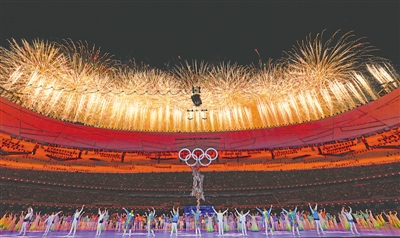 <p>　　2022年2月20日晚，北京第二十四屆冬季奧林匹克運動會閉幕式在國家體育場舉行。這是焰火表演。新華社發　</p>