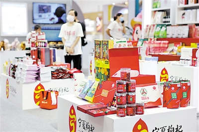 <p>　　第十七屆深圳文博會寧夏展廳內展示的各類枸杞產品。</p><p>　　本報記者　黨碩　攝</p>