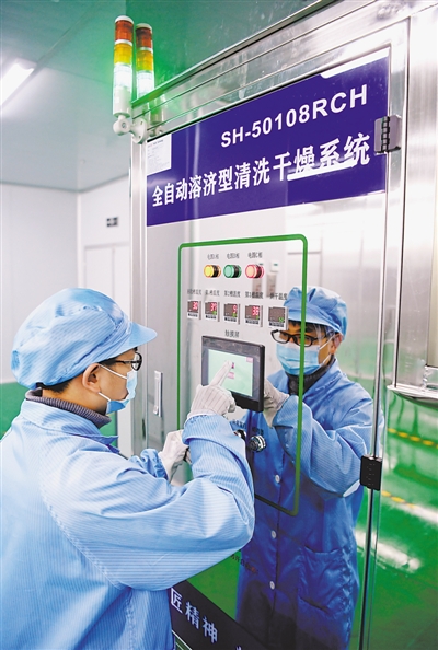 <p>　　④焊接完成后，所有芯片連同基板需要進(jìn)行清洗及烘干。</p>