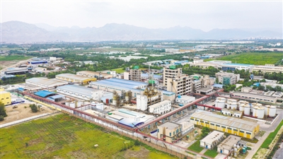 <p>　　正在擴建的寧夏盈氟金和科技有限公司。</p>