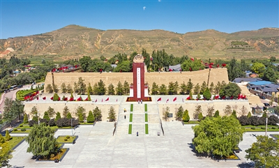 <p>　　西吉縣將臺堡紅軍長征紀(jì)念園。　1935年10月，中央紅軍長征途經(jīng)西吉縣，毛澤東與宗教人士促膝夜談，留下了“單家集夜話”的佳話。本報(bào)記者　黨碩　攝　</p>