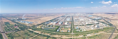 <p>　　俯瞰寧東能源化工基地。本報記者　左鳴遠　錢建忠　攝</p>