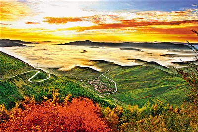 <p>　　紅葉碧林染六盤</p>