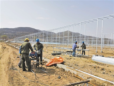 <p>　　隆德縣聯財鎮張樓村冷涼蔬菜設施基地建設已近尾聲。</p>