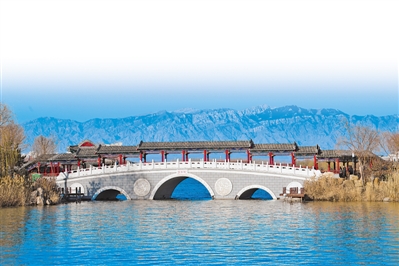<p>　　閱海湖畔，天藍水清。本版圖片均本報記者　馬楠　攝</p>