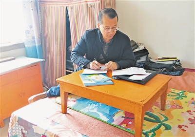 <p>　　白軍民入戶了解村民發展情況。</p>