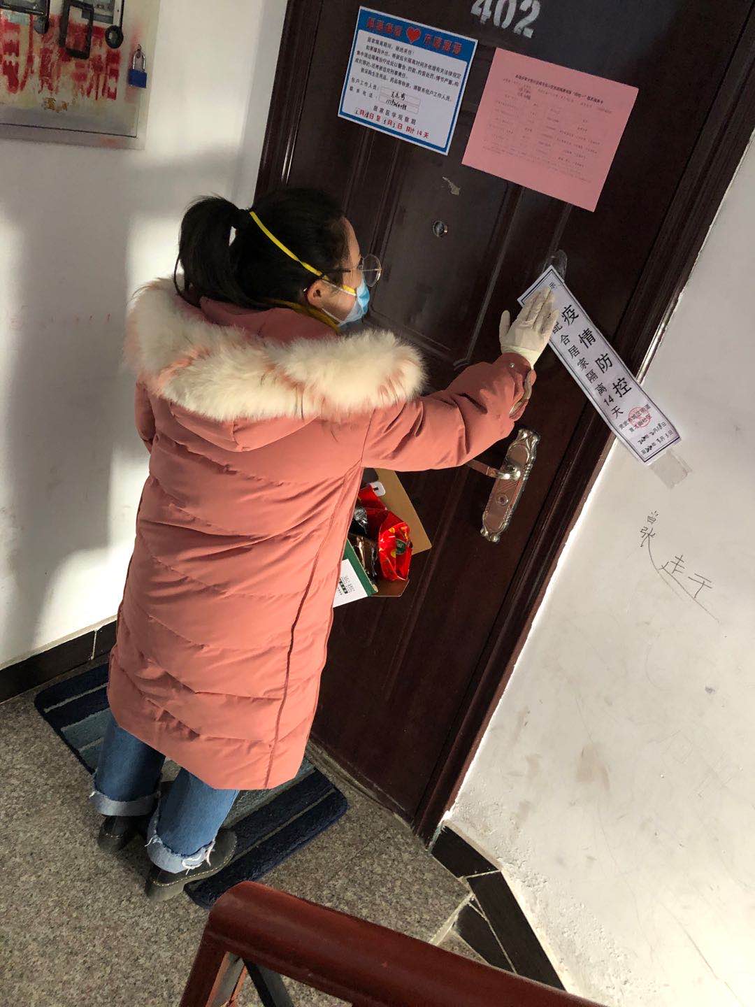 隔離戶家門口張貼封條.jpg