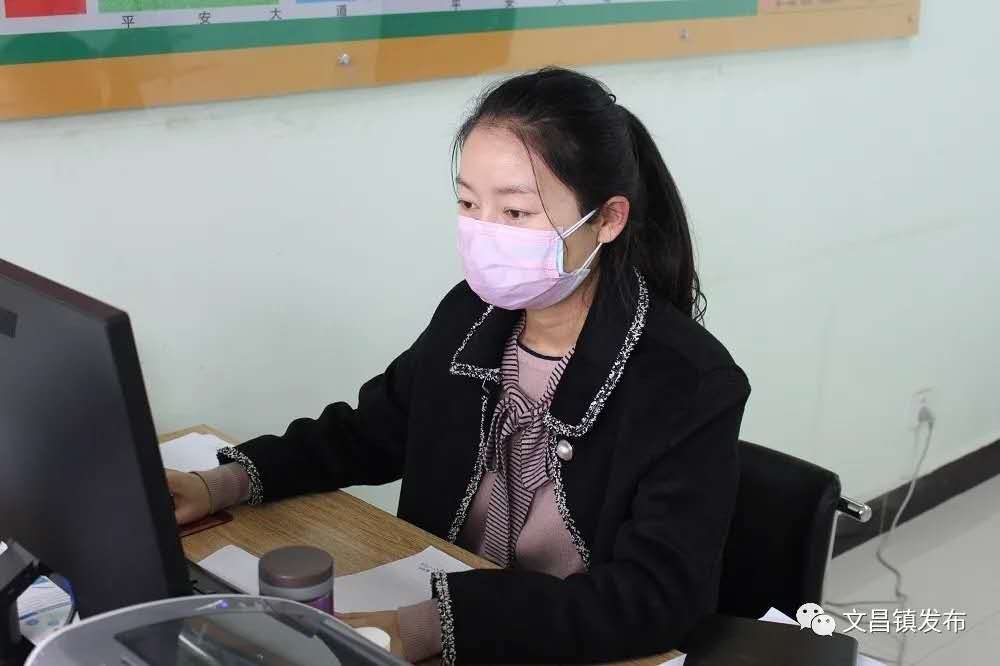 沙坡頭區文昌鎮黃河花園社區網格員張盈春 (3).jpg