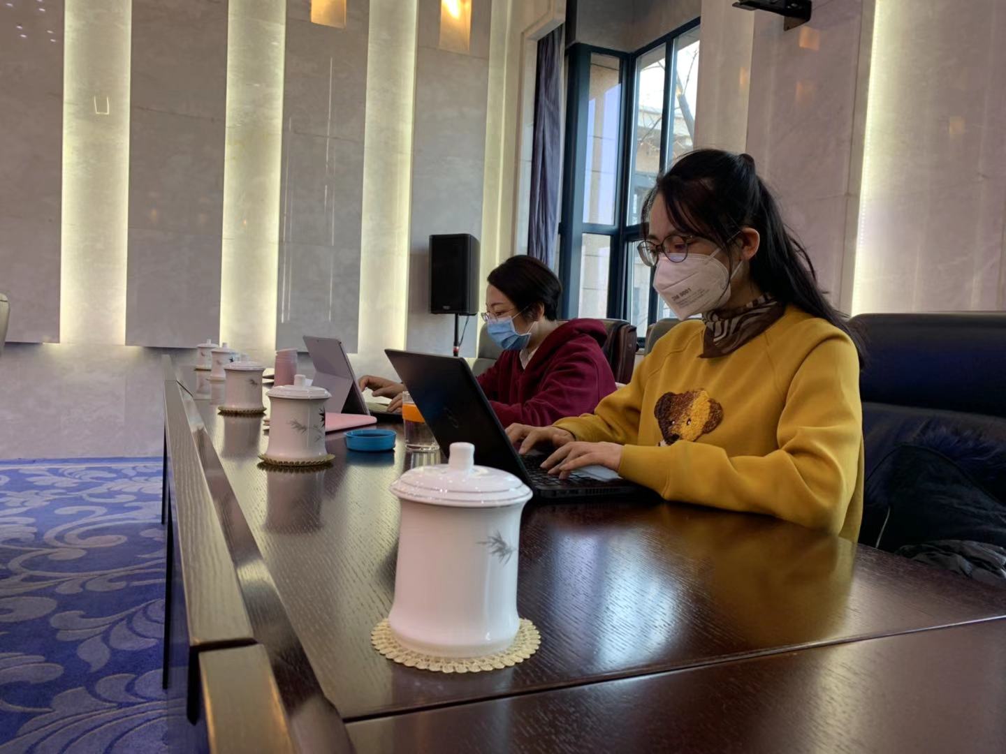 2月3日，寧報集團馬曉芳在自治區黨委采訪應對新冠肺疫情工作領導小組召開的第2次會議。.jpg