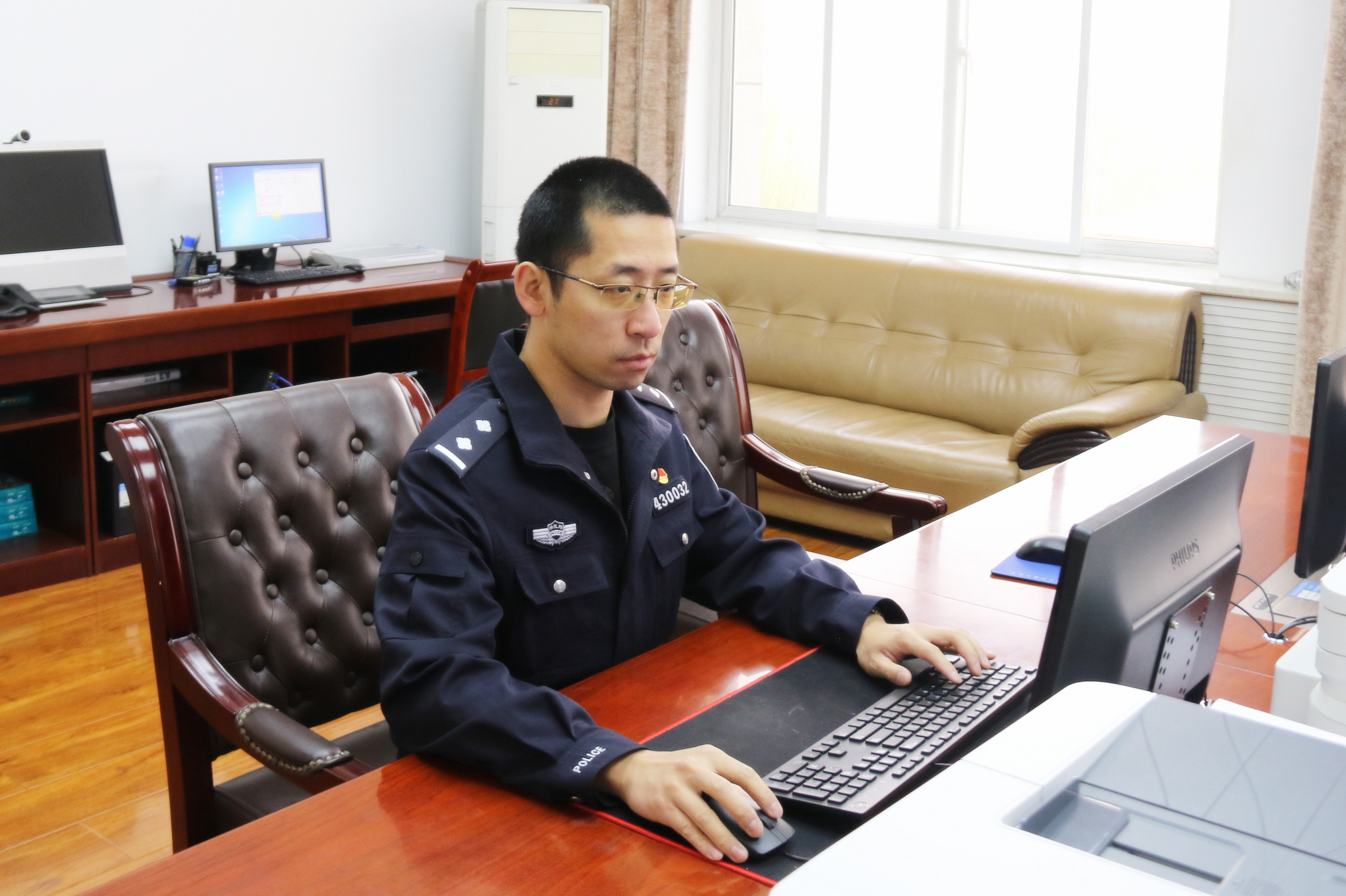 關(guān)天龍工作照.jpg