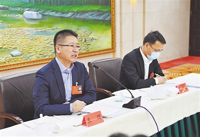 <p>　　1月30日，人大代表王輝建議，要從提高全民法治意識的高度，加強對民法典的廣泛深入宣傳。　　　　　　　　　　　　　　　　　　　　　　　　　　　</p>