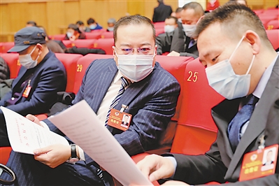 <p>　　1月30日，政協委員進行聯組討論。</p>