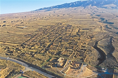 <p>　　羅山?jīng)_積扇上曾經(jīng)的村莊。本報實習(xí)生　彭斌　攝</p>