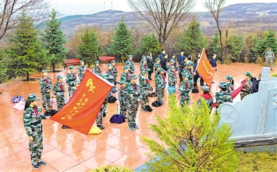<p>　　學(xué)生開展愛國主義教育。</p>
