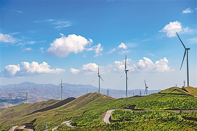 <p>　　華電寧夏新能源公司海原南華山風電場。</p><p>　　本報記者　馬楠　攝</p>