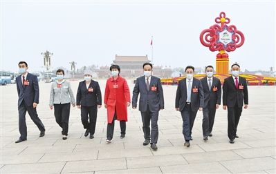 <p>　　寧夏代表團的代表們意氣風發。</p>
